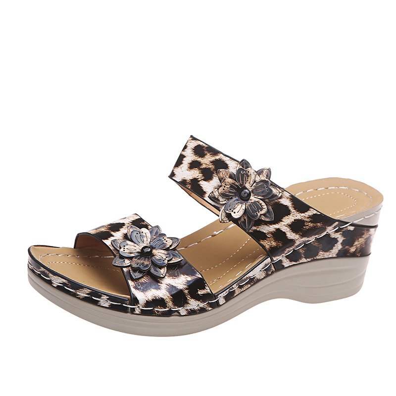 Dames sandalen – Sleehak – Open teen – Instapmodel – Bloemdetail – Panterprint