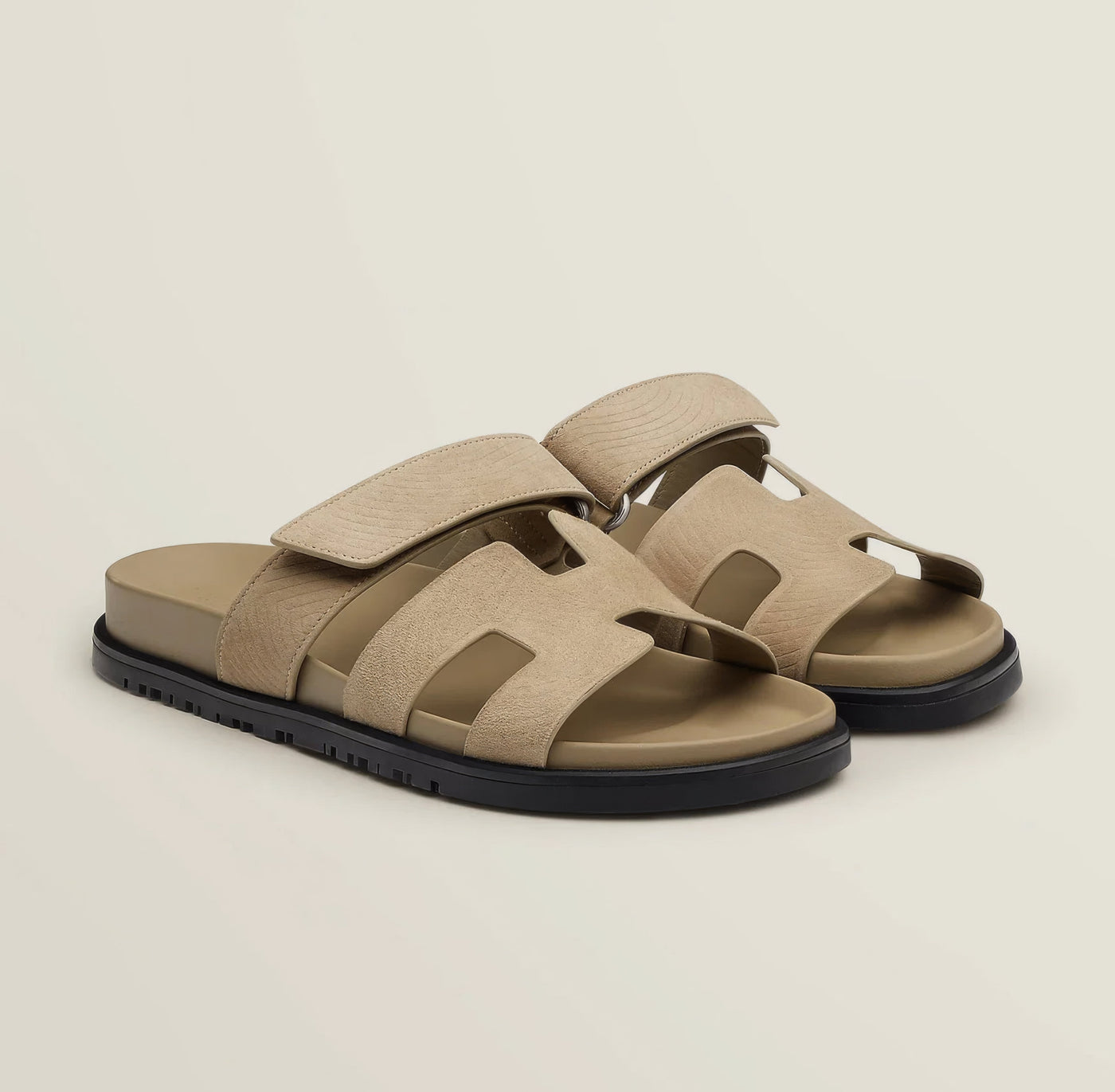 Dames sandalen – Comfort fit – Slip-on – Glanzend oppervlak – Cut-out banddesign