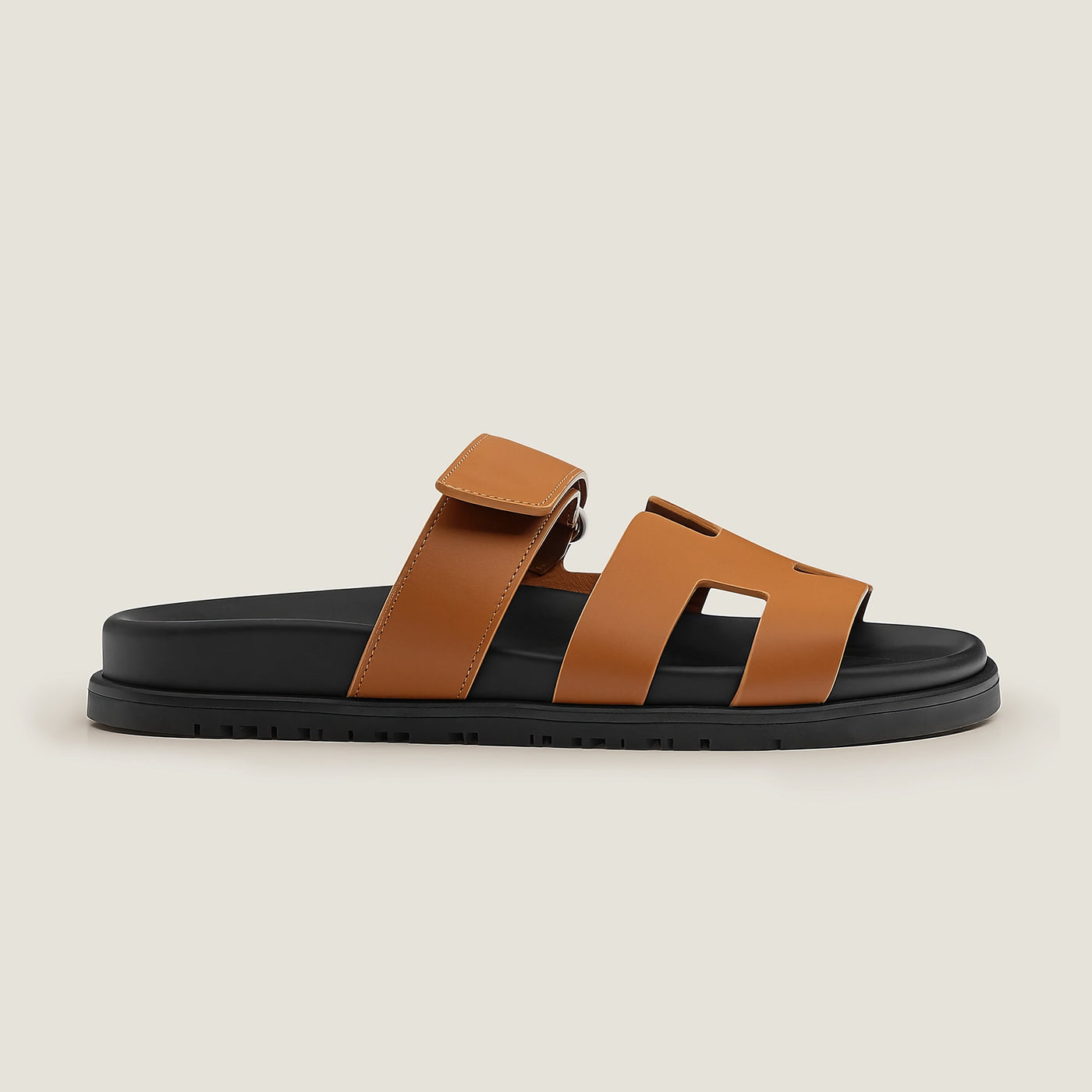 Dames sandalen – Comfort fit – Slip-on – Glanzend oppervlak – Cut-out banddesign