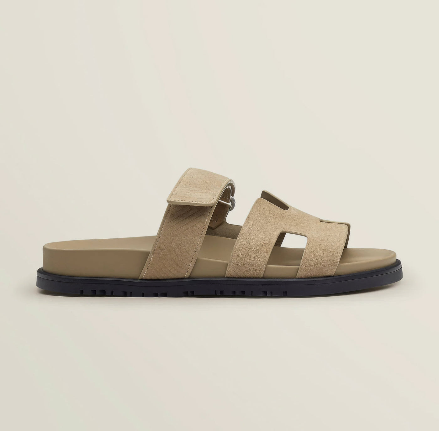Dames sandalen – Comfort fit – Slip-on – Glanzend oppervlak – Cut-out banddesign