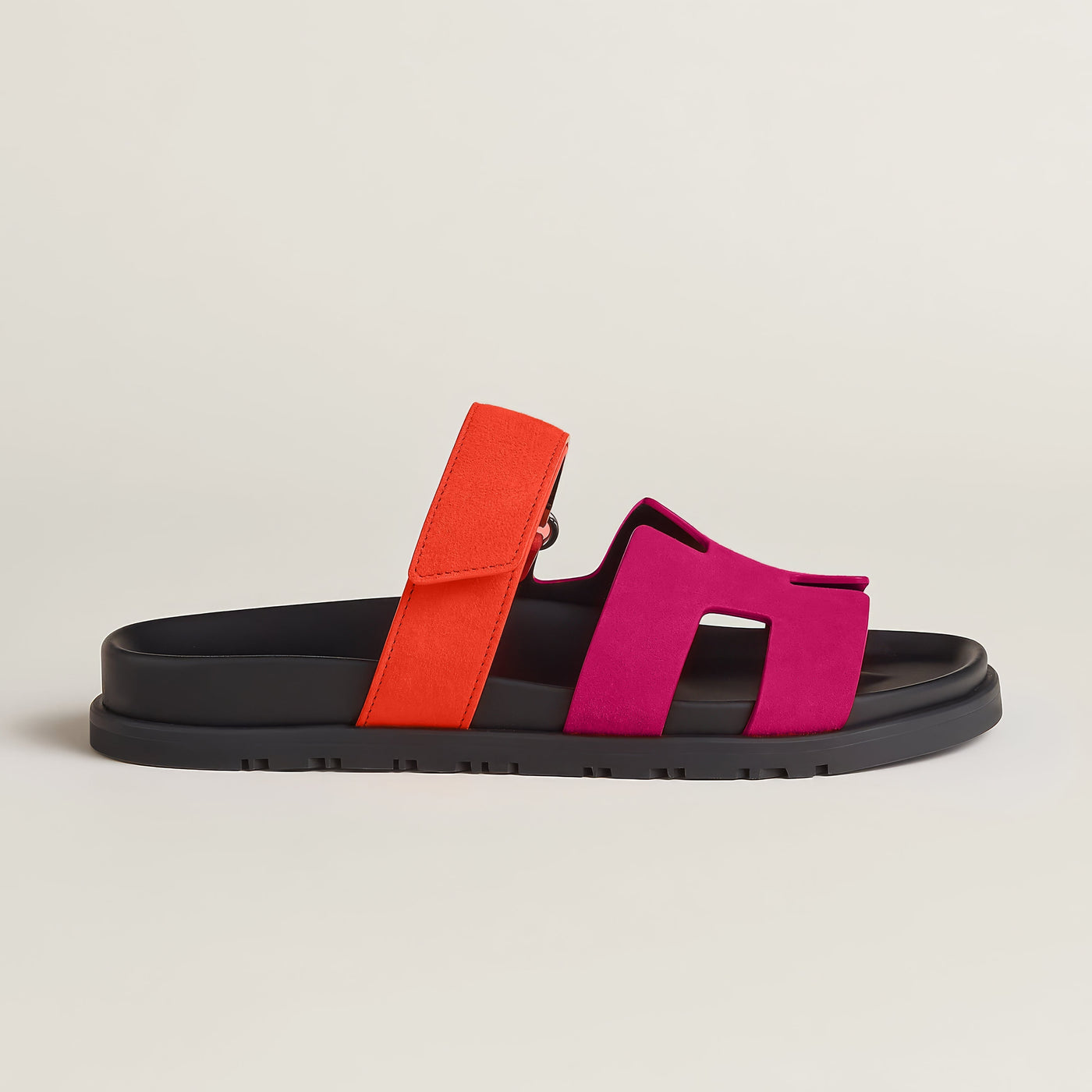 Dames sandalen – Comfort fit – Slip-on – Glanzend oppervlak – Cut-out banddesign
