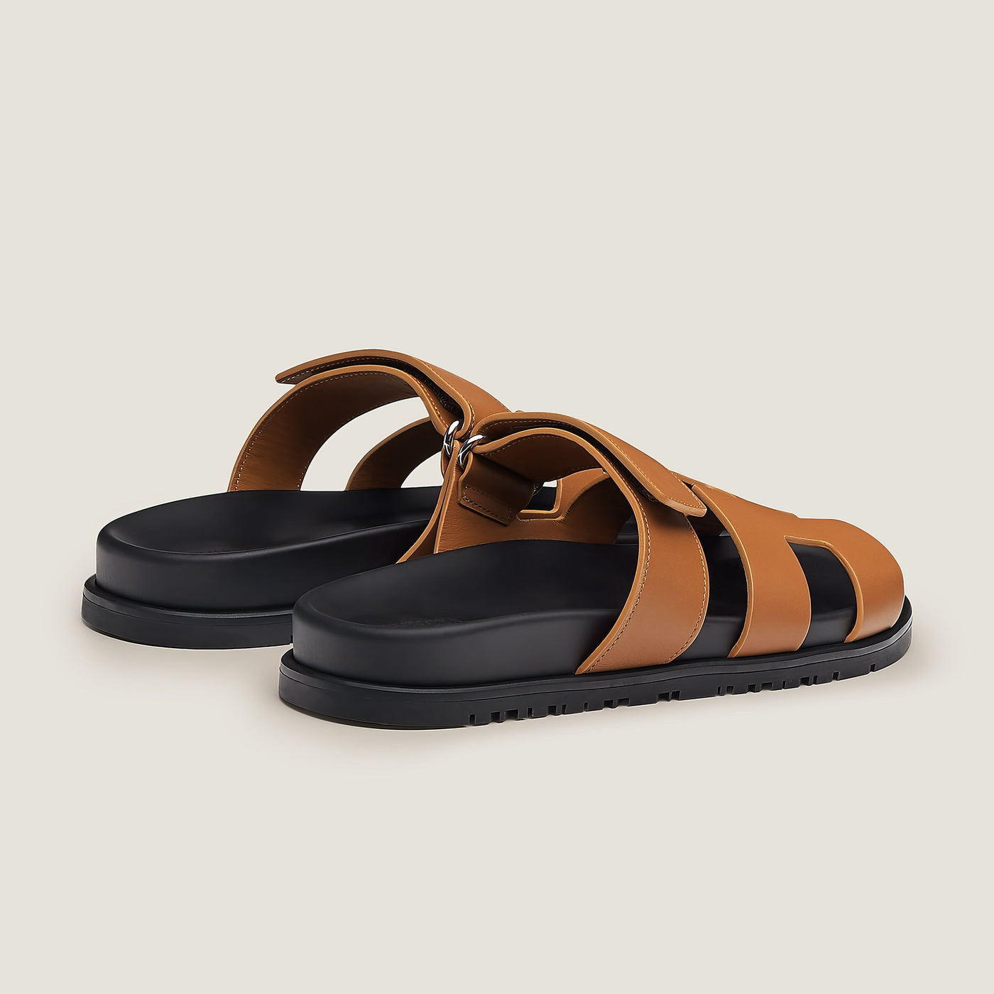 Dames sandalen – Comfort fit – Slip-on – Glanzend oppervlak – Cut-out banddesign
