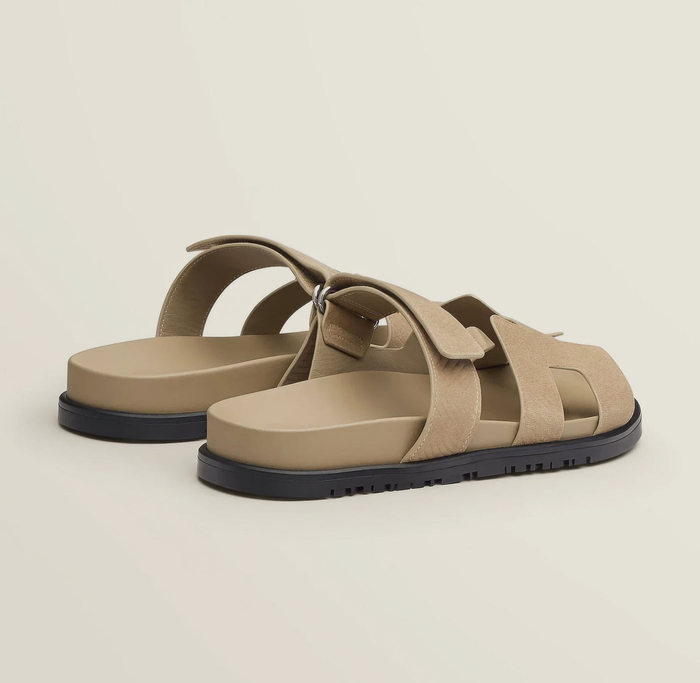 Dames sandalen – Comfort fit – Slip-on – Glanzend oppervlak – Cut-out banddesign