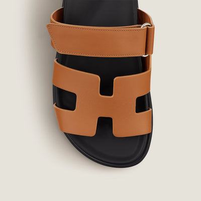 Dames sandalen – Comfort fit – Slip-on – Glanzend oppervlak – Cut-out banddesign