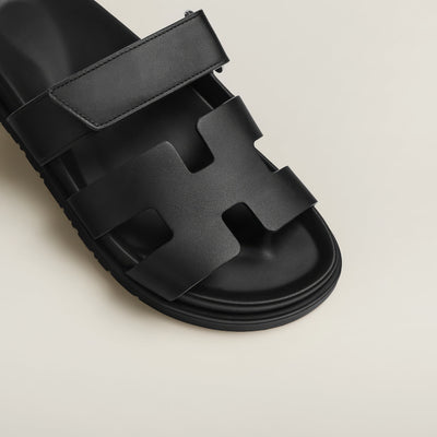 Dames sandalen – Comfort fit – Slip-on – Glanzend oppervlak – Cut-out banddesign