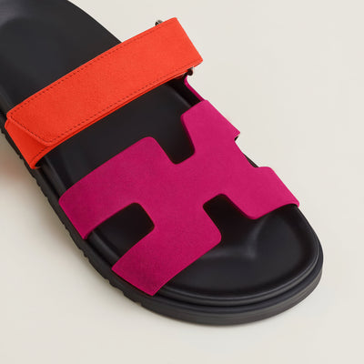 Dames sandalen – Comfort fit – Slip-on – Glanzend oppervlak – Cut-out banddesign
