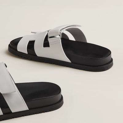 Dames sandalen – Comfort fit – Slip-on – Glanzend oppervlak – Cut-out banddesign