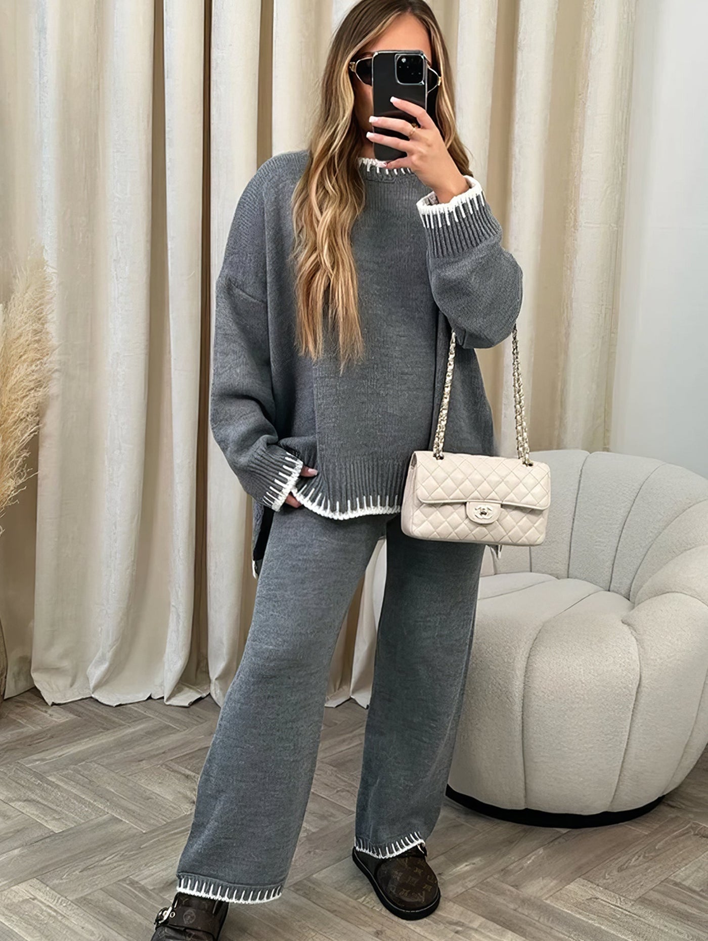 Dames trui – Oversized pasvorm – Zacht gebreid – Ronde hals – Lange mouwen – Zijslitten