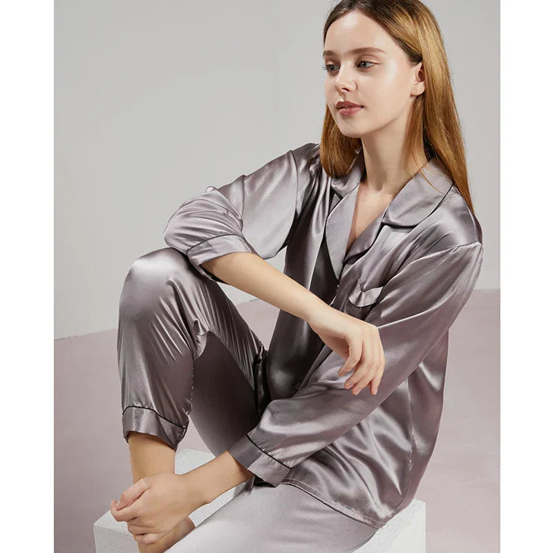 Damespyjama – Luxe Stof – Losse Pasvorm – Doorknoop – Lange Mouwen – Elastische Taille