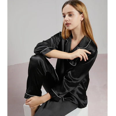 Damespyjama – Luxe Stof – Losse Pasvorm – Doorknoop – Lange Mouwen – Elastische Taille