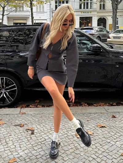 Dames Blazer en Rok Set – Getailleerd – Mini Lengte – Luxe Stof – Modern Silhouet